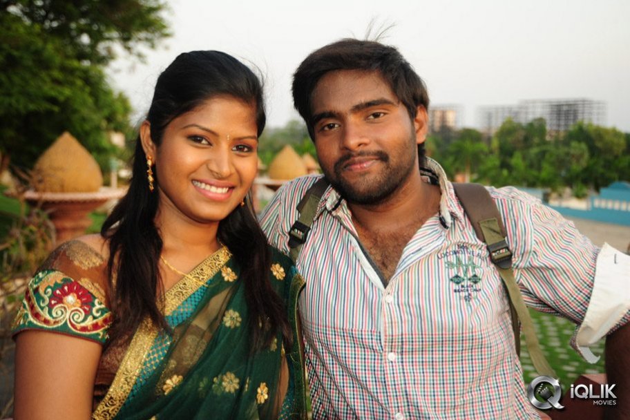 Amma Nanna Oorelithe